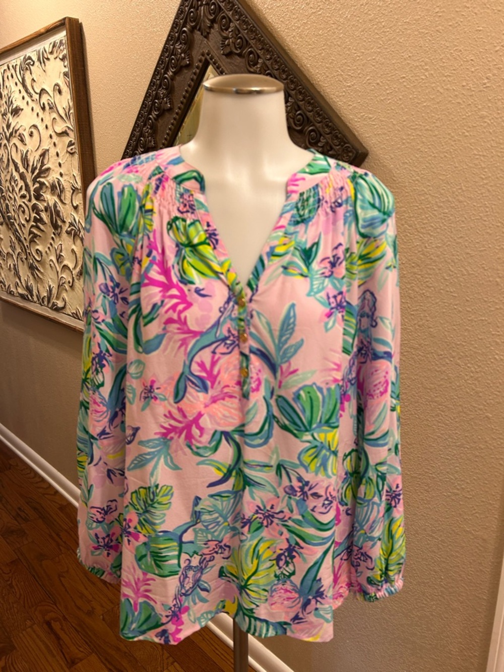 Lilly Pulitzer Pink Floral V-Neck Hi-Lo Top